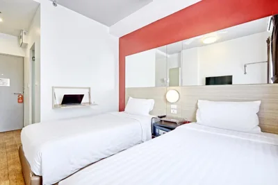 스탠다드 트윈룸 — Easy Planet Phuket Patong